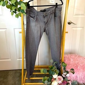 Forever 21 Plus Grey wash denim skinny Jean. Size 16.